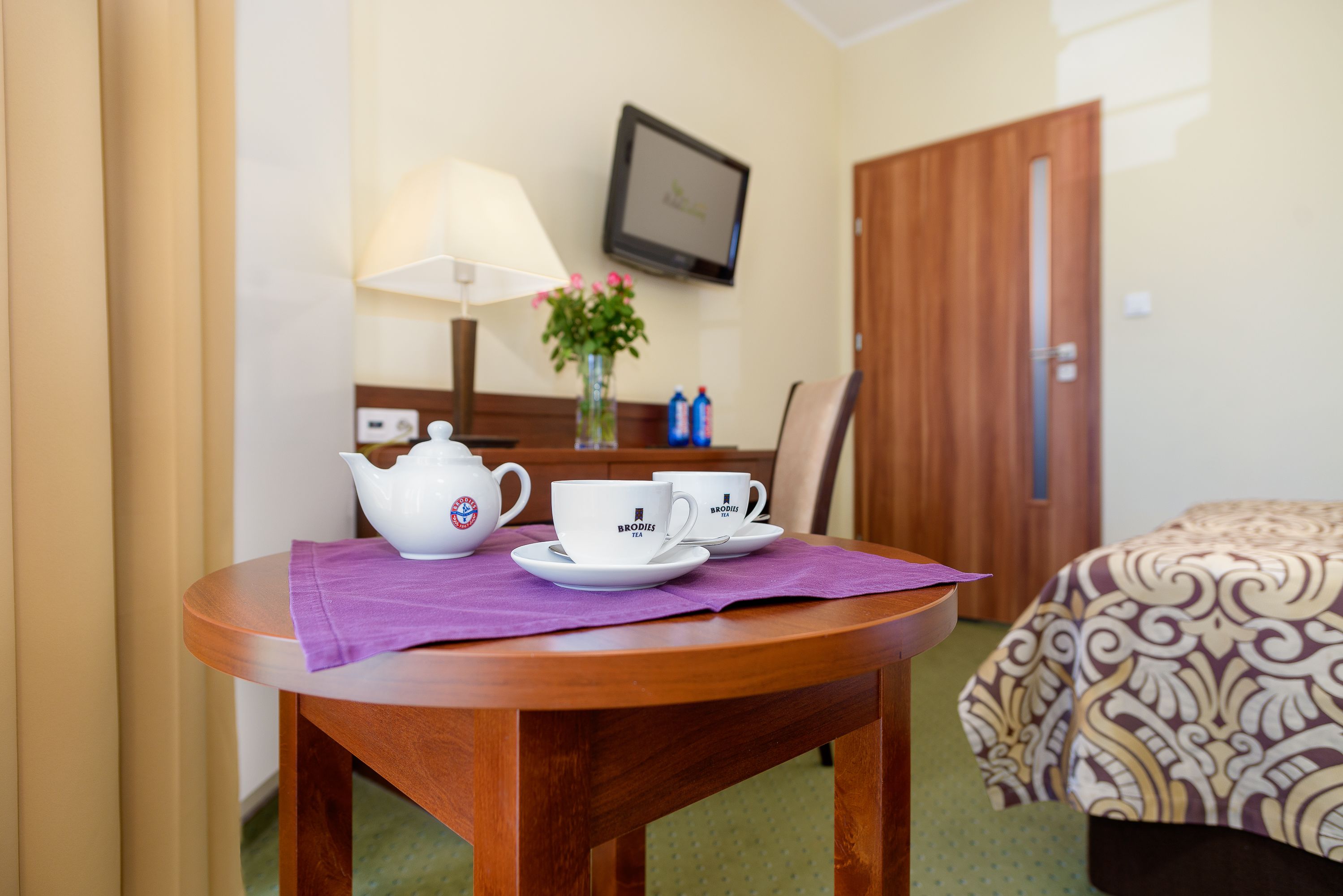 double room | desk, free cots/infant beds, free wifi, bed sheets