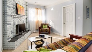 Leilighet, 4 soverom, peis | Oppholdsområde