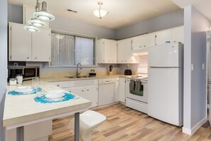 Lägenhet - 4 sovrum - eldstad | Eget kök | Kylskåp och mikrovågsugn