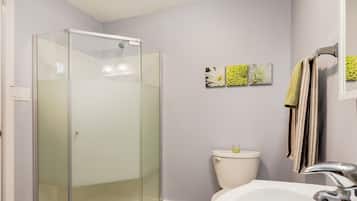 Apartment, 4 Bedrooms, Fireplace | Bilik Mandi | Gabungan pancuran/tab mandi, kelengkapan dandanan diri percuma
