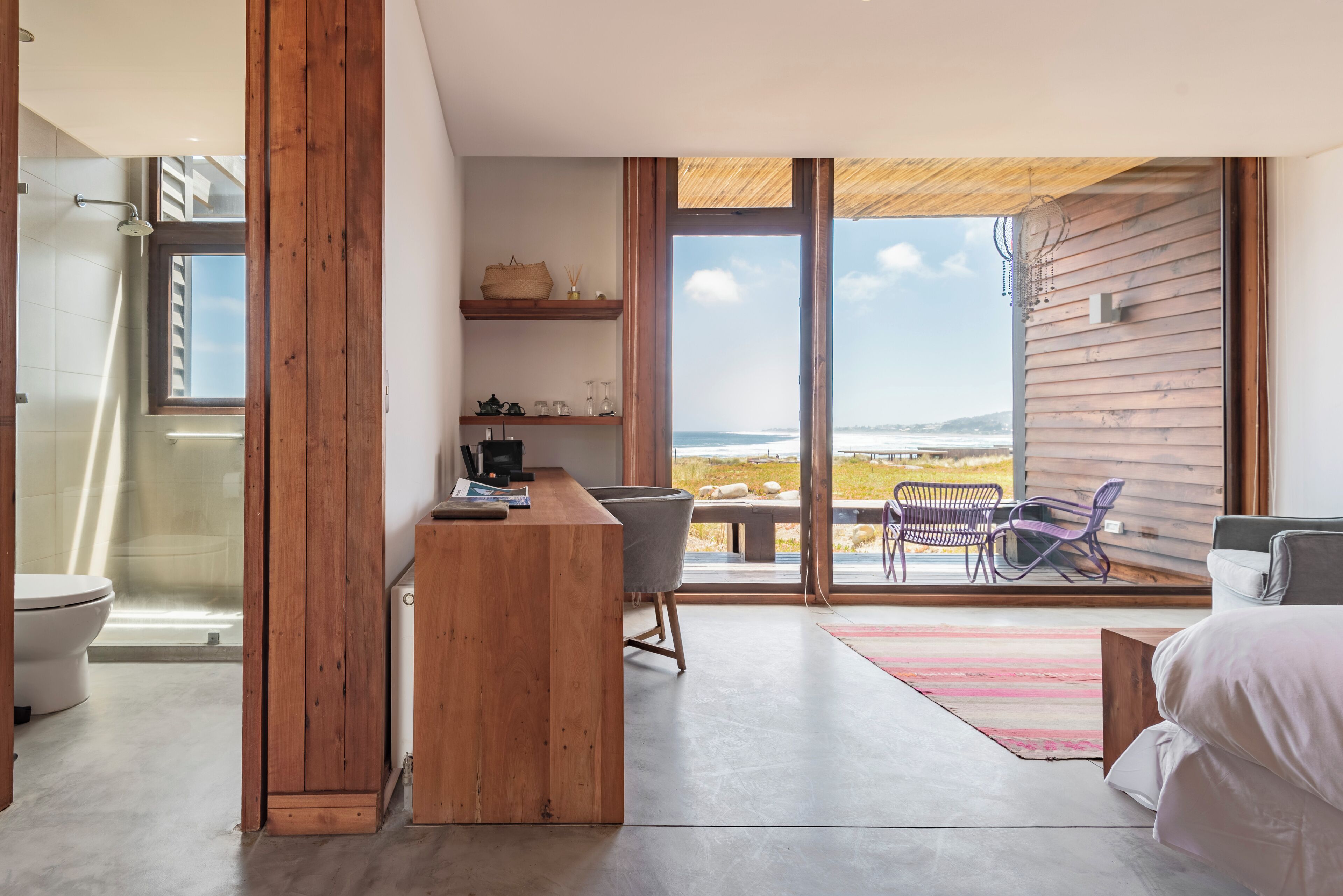 Superior Room, 1 King Bed, Beach View | In-room safe, free WiFi, bed sheets