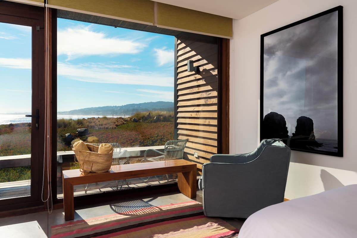 Superior Room, 1 King Bed, Beach View