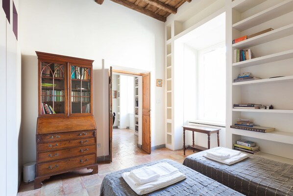 Alloggio Luxury su due livelli, 5 camere da letto, vista città | Biancheria da letto di alta qualità, copriletto in piuma