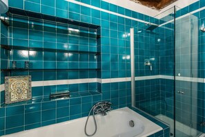 Apartamento superior, 3 habitaciones | Bañera profunda