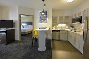 In-room safe, desk, iron/ironing board, free WiFi - Staybridge Suites Little Rock - Medical Center by IHG (Little Rock)
