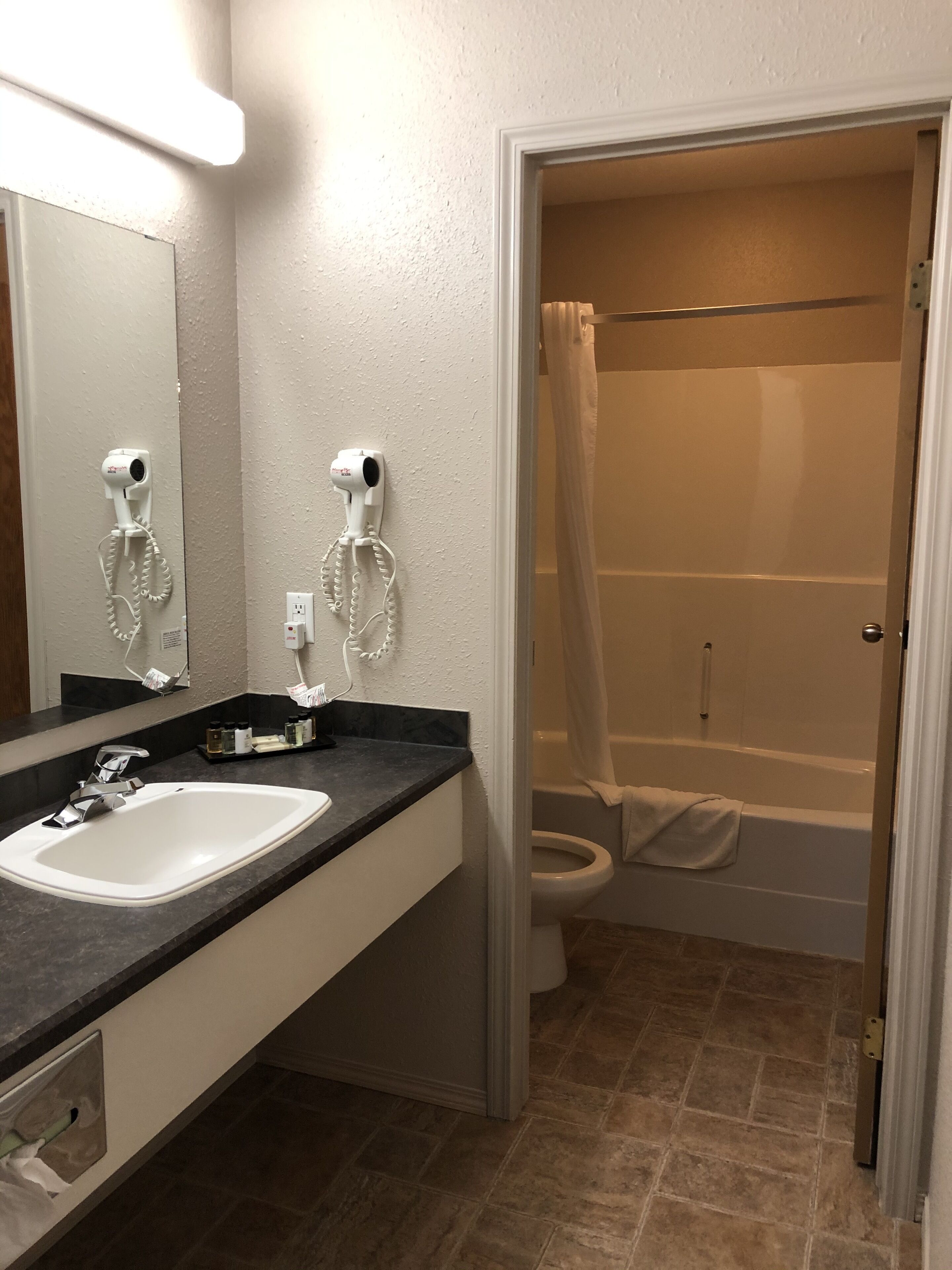 R & R Wainwright Inn