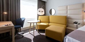 55-英寸纯平电视 （配备有线频道）、电视