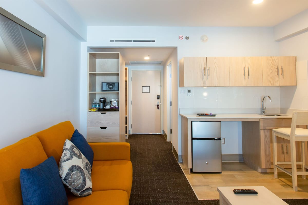 55-inch flat-screen tv with cable channels, tv