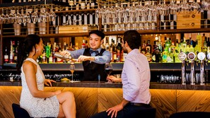 Bar (on property) - Crowne Plaza Christchurch by IHG (Christchurch)