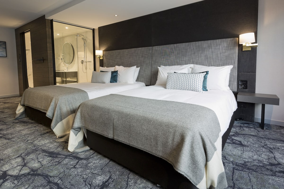 Standard Room, 2 Double Beds | Minibar, in-room safe, desk, laptop workspace