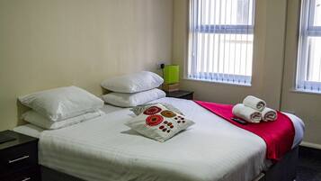 Suite básica, 2 habitaciones, cocina | 1 habitación, escritorio, tabla de planchar con plancha y wifi gratis