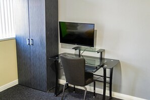 1 dormitorio, escritorio, tabla de planchar con plancha y wifi gratis