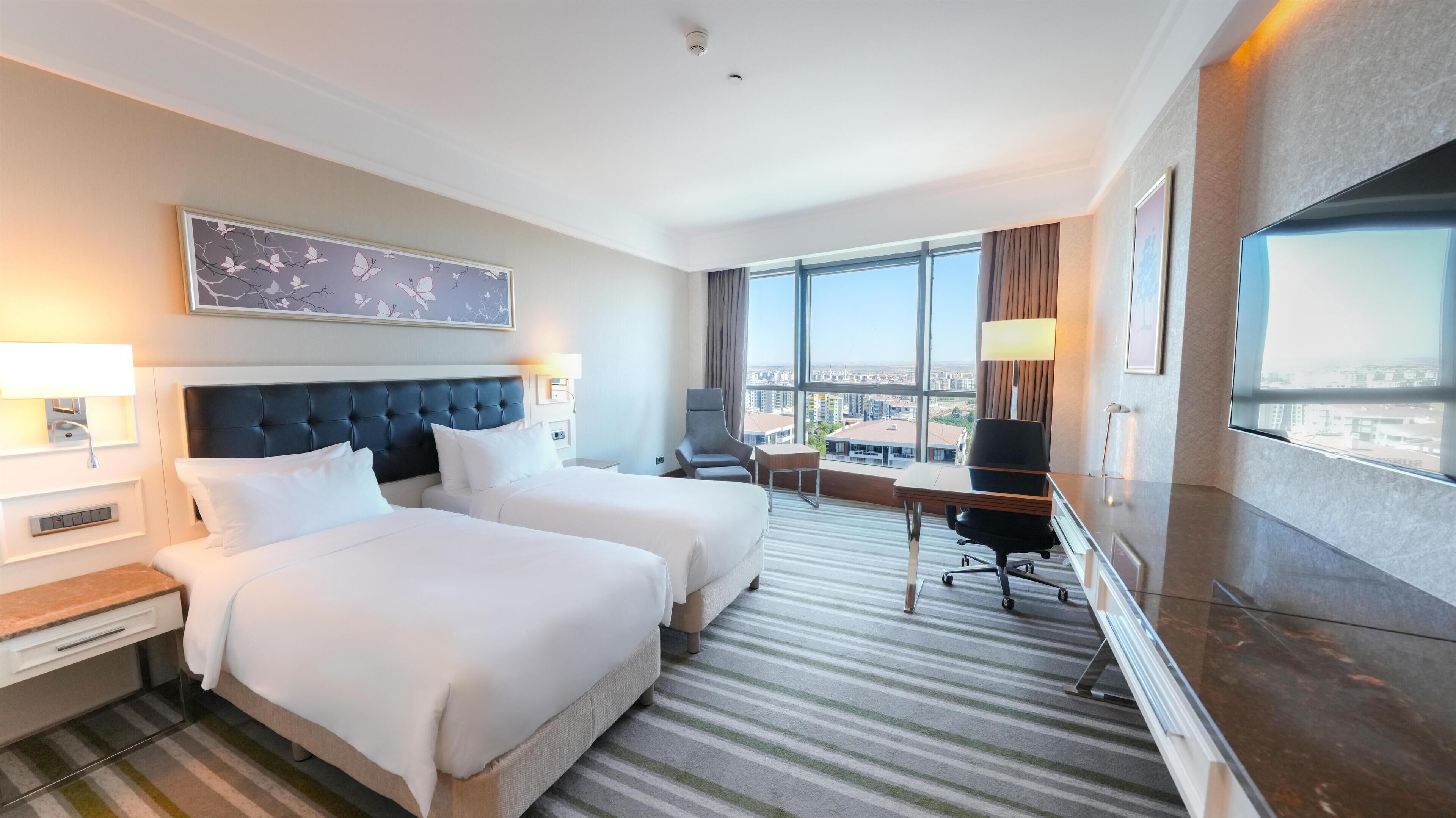 Room (Guest) | Premium bedding, minibar, in-room safe, desk