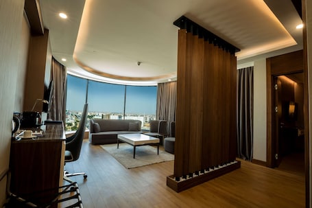 Premium bedding, minibar, in-room safe, desk