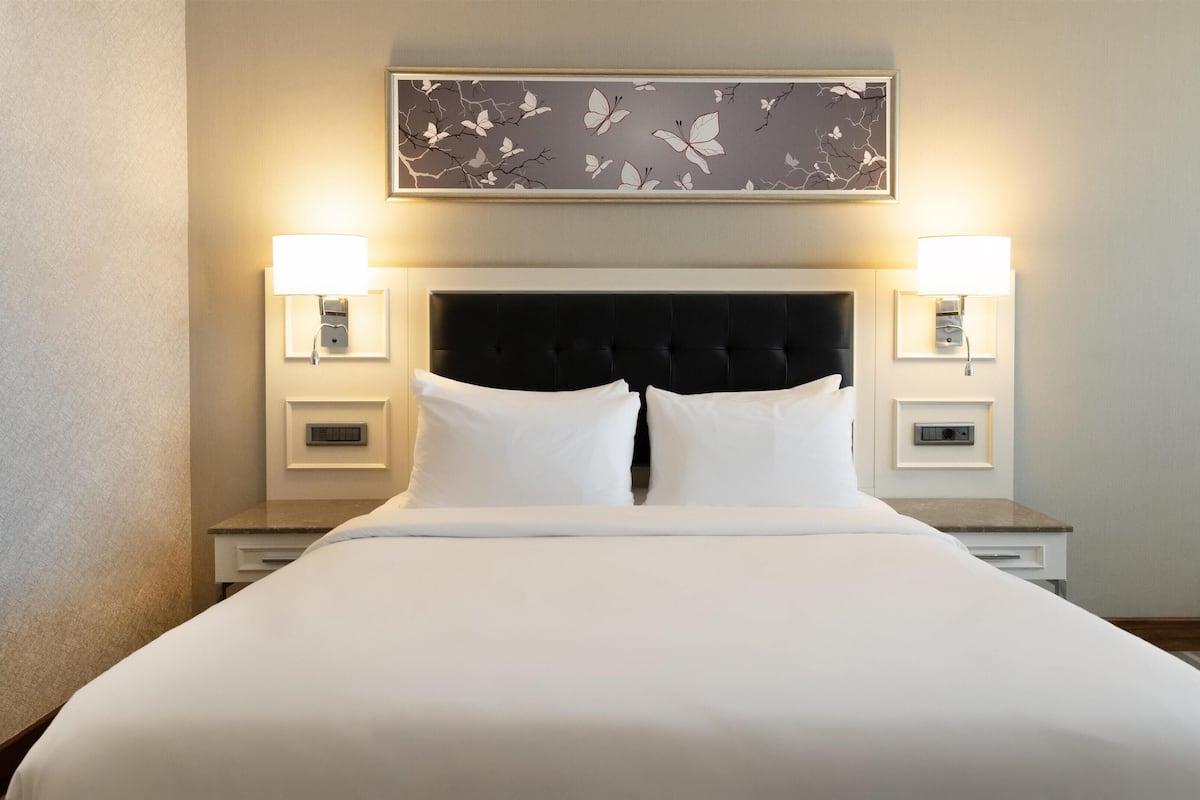 Premium bedding, minibar, in-room safe, desk