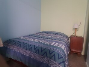 Double Room, Shared Bathroom | Desk, iron/ironing board, free WiFi