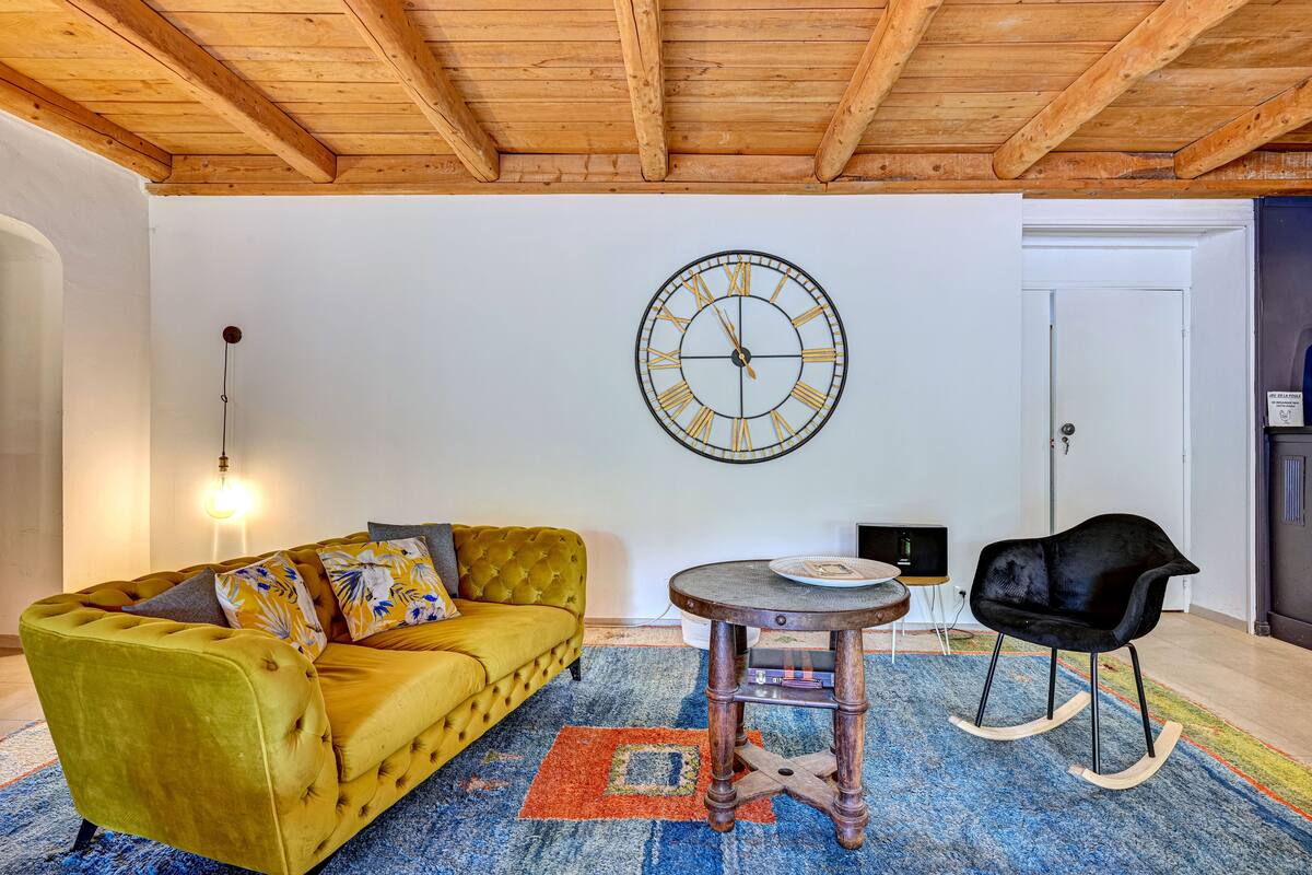 daily buffet breakfast (eur 13 per person)