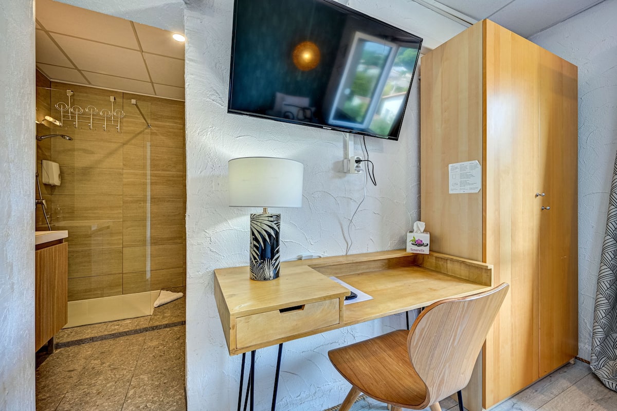 standard triple room | 1 bedroom, premium bedding, desk, free wifi