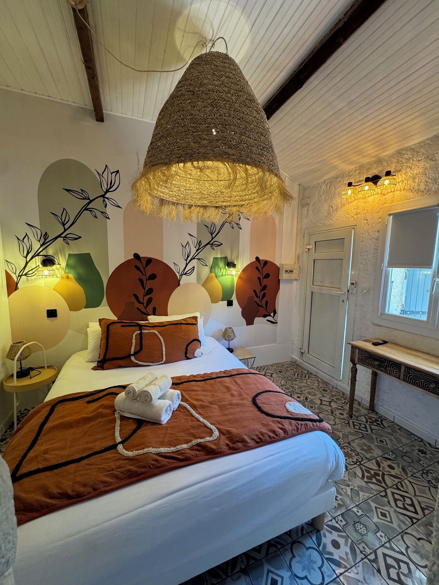 Junior Room | Premium bedding, desk, free WiFi, bed sheets