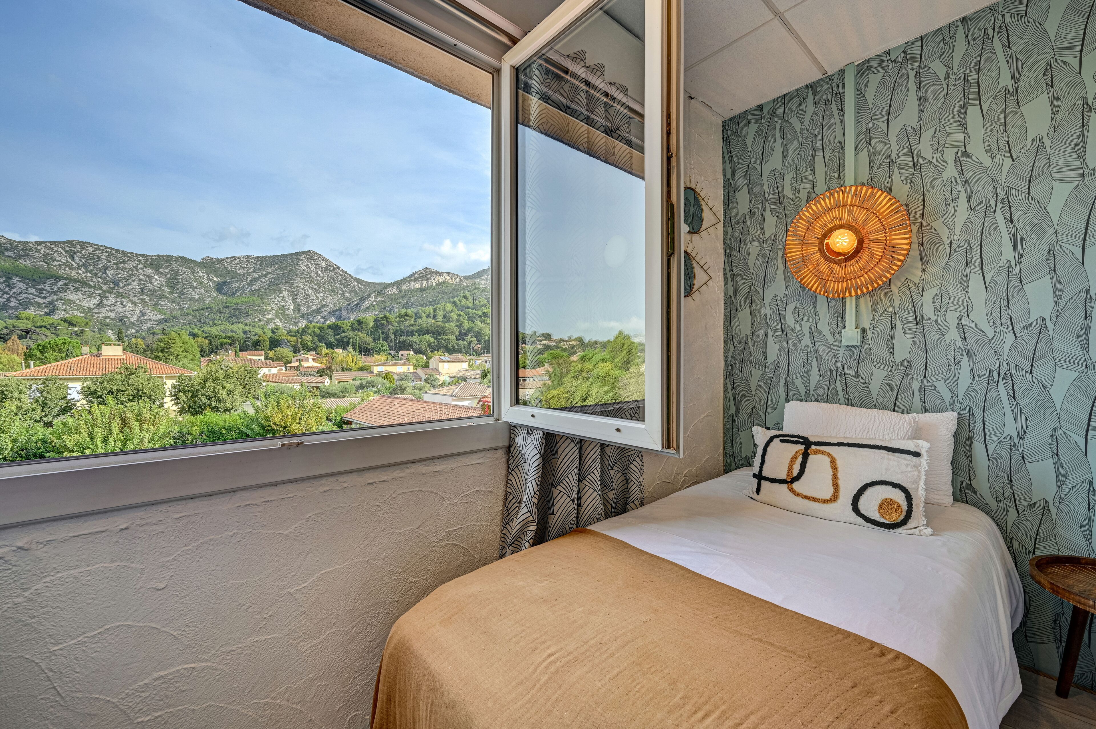 standard triple room | 1 bedroom, premium bedding, desk, free wifi