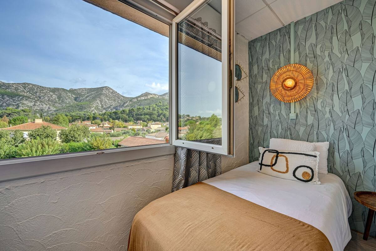 standard triple room | 1 bedroom, premium bedding, desk, free wifi