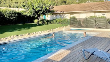 Piscine extérieure (ouverte en saison)