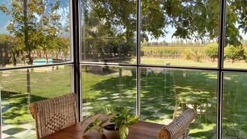 Breakfast and dinner served, local cuisine