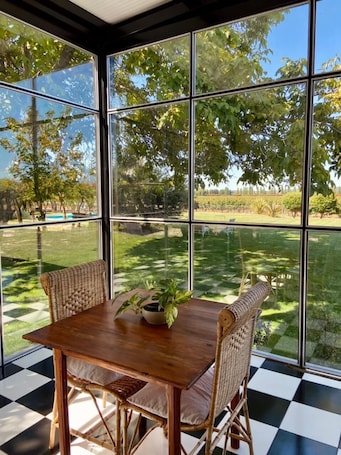 Breakfast and dinner served, local cuisine