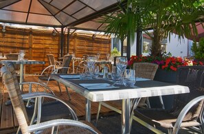 Terrace/patio - Hostellerie du Centrotel et Spa (Montmarault)