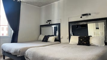 Standard Quadruple Room | Desk, soundproofing, cots/infant beds, free WiFi