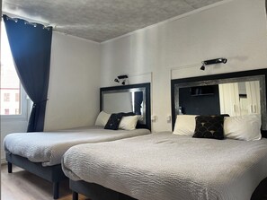 Standard Quadruple Room - Hôtel le Bocage (Montmarault)