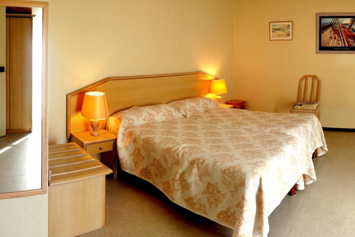 Chambre Standard avec lits jumeaux | Chambres insonorisées, Wi-Fi gratuit, draps fournis