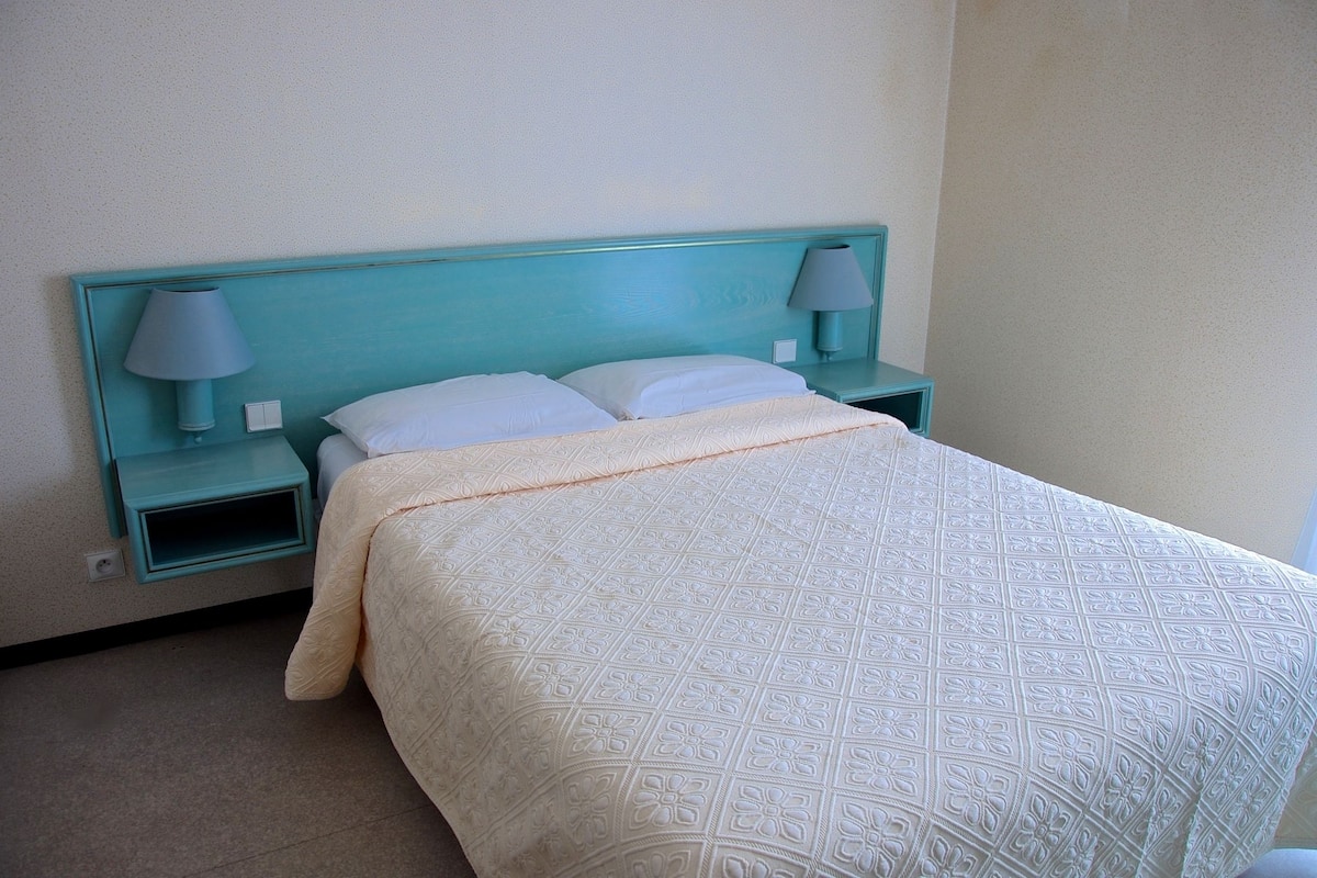 Chambre Double Standard | Chambres insonorisées, Wi-Fi gratuit, draps fournis
