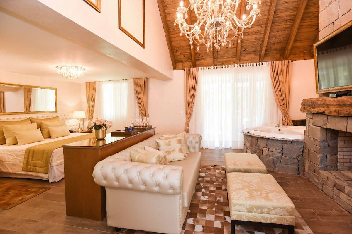 Grand Master Chalet | Een kluis op de kamer, verduisterende gordijnen, geluiddichte muren
