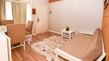Chalet | In-room safe, blackout drapes, soundproofing, free WiFi