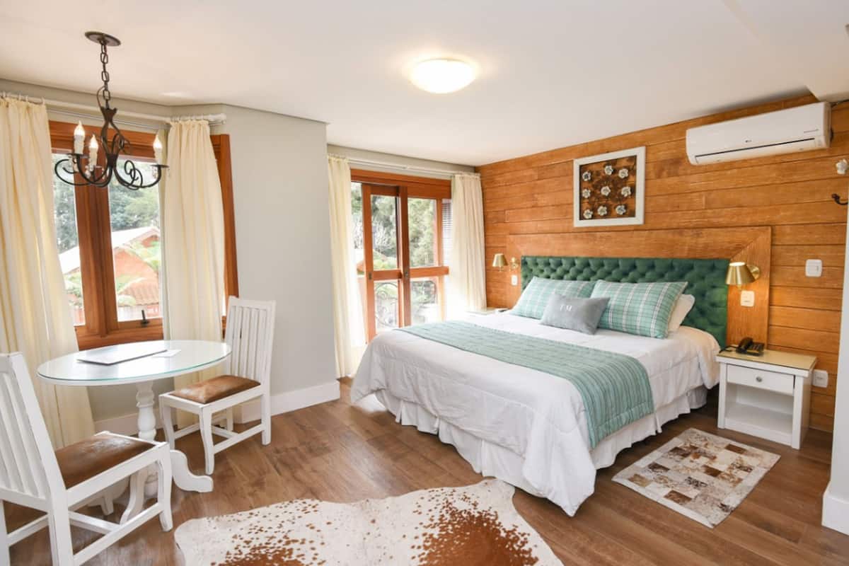 Luxury Apartment, Jetted Tub (Super) | In-room safe, blackout drapes, soundproofing, free WiFi
