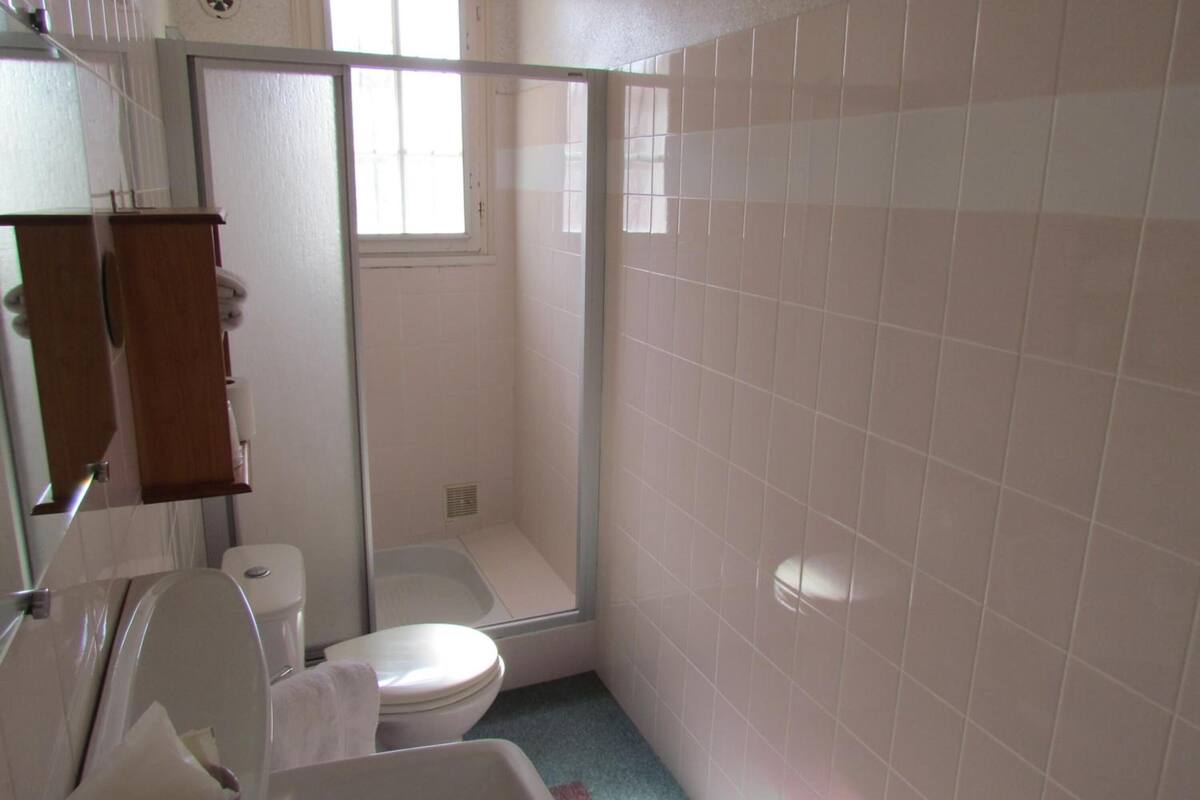 free toiletries, towels