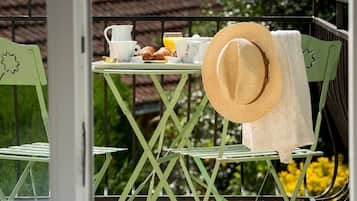 Petit déjeuner buffet (9 EUR par personne)