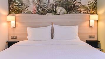 Habitación estándar con 1 cama matrimonial o 2 individuales | Ropa de cama de alta calidad y caja de seguridad en la habitación