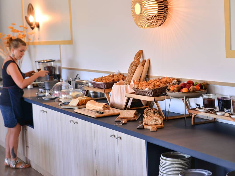 Breakfast (EUR 12.00 per person)