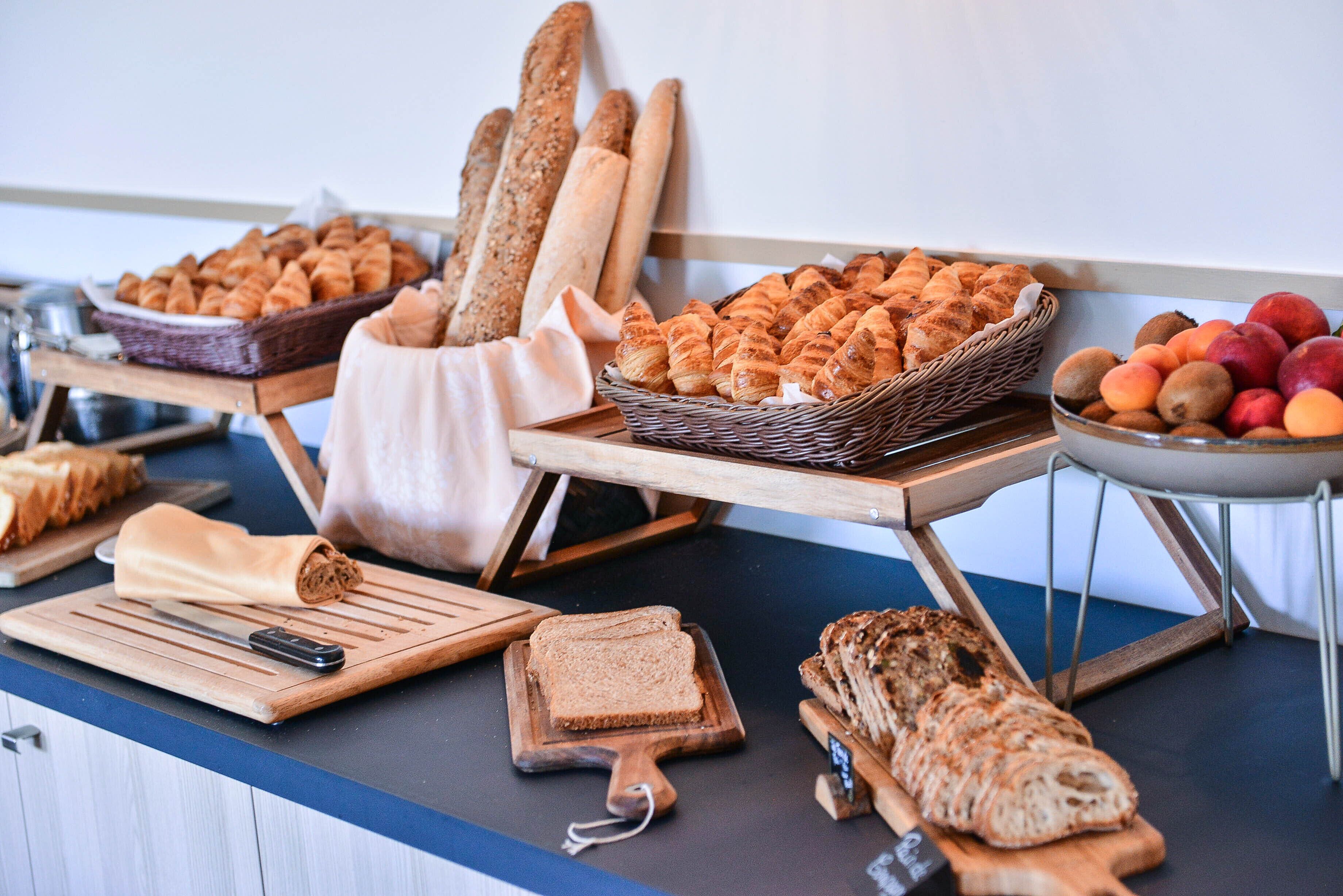 breakfast (eur 12.00 per person)