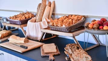 Desayuno (EUR 12.00 por persona)