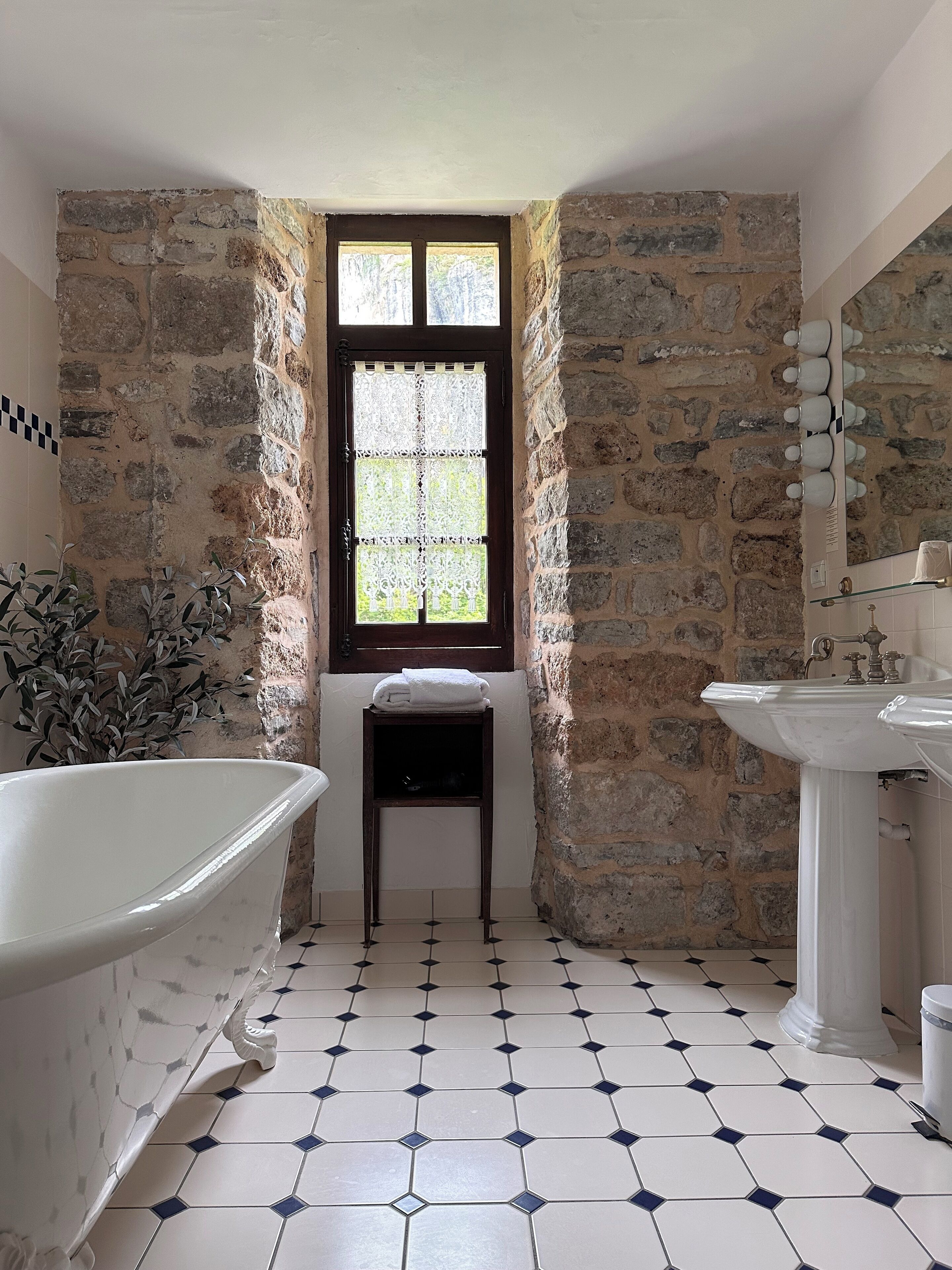 junior suite | bathroom | free toiletries, hair dryer, bathrobes, slippers