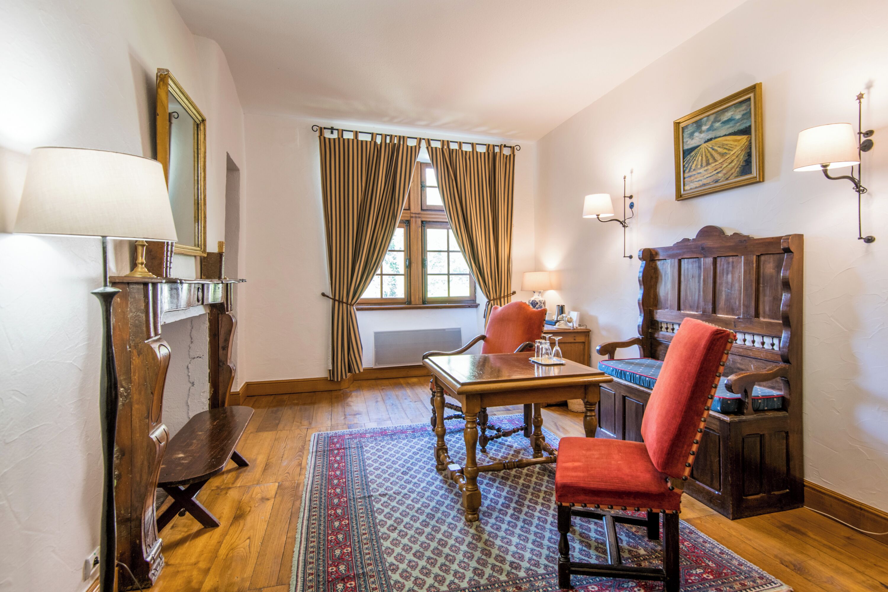 junior suite | living area | flat-screen tv