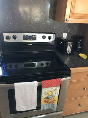 Deluxe Duplex, 2 Bedrooms | Private kitchen - Caicos Cactus Residence (Bottle Creek)