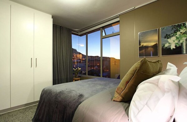 1 bedroom, iron/ironing board, free WiFi - The Odyssey Luxury Apartment 507 (Cape Town)