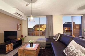 Living room - The Odyssey Luxury Apartment 507 (Cape Town)