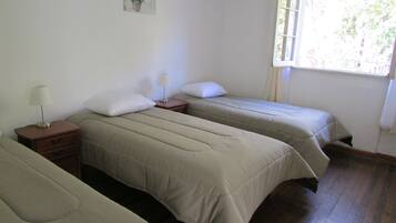 Classic Triple Room | Iron/ironing board, free WiFi
