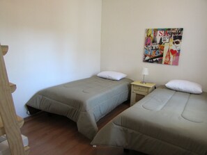 Habitación clásica con 2 camas individuales, 2 habitaciones | Tabla de planchar con plancha y wifi gratis 
