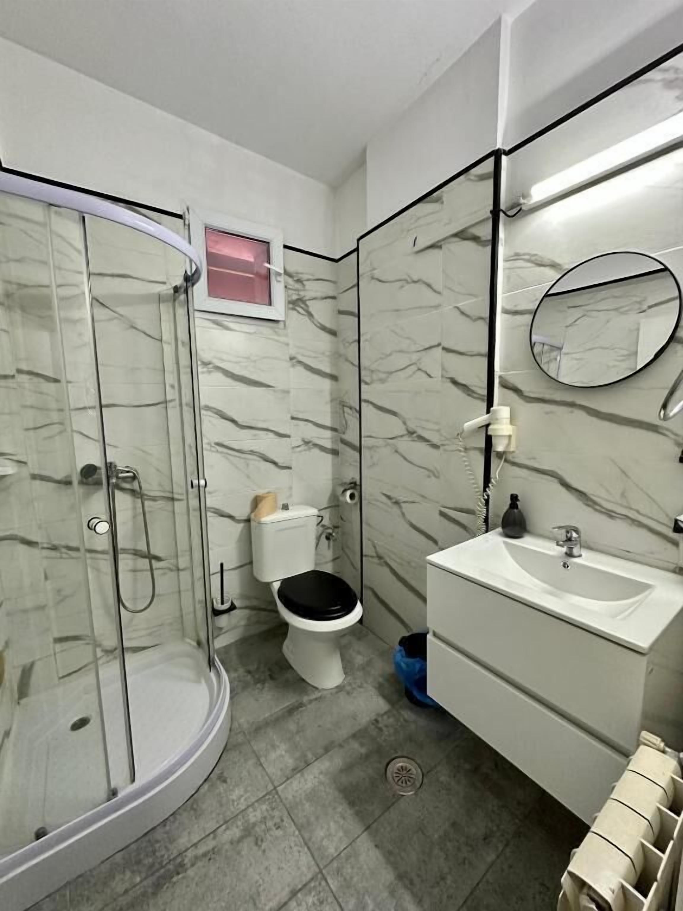 Superior Double Room, 1 Bedroom, Smoking, City View | Bathroom | Shower, free toiletries, hair dryer, towels